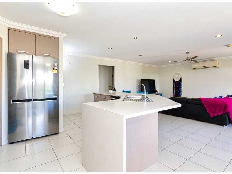 4 Gumnut Place, Kirkwood QLD 4680