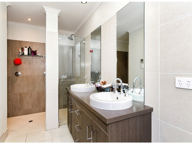 4 Gumnut Place, Kirkwood QLD 4680