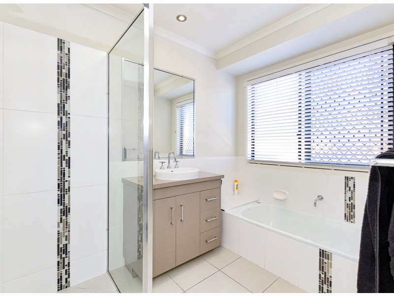 4 Gumnut Place, Kirkwood QLD 4680