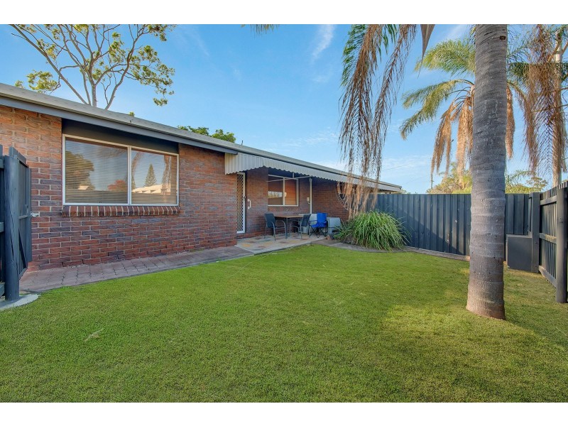 Unit 1&2/38 Beak Street, New Auckland QLD 4680