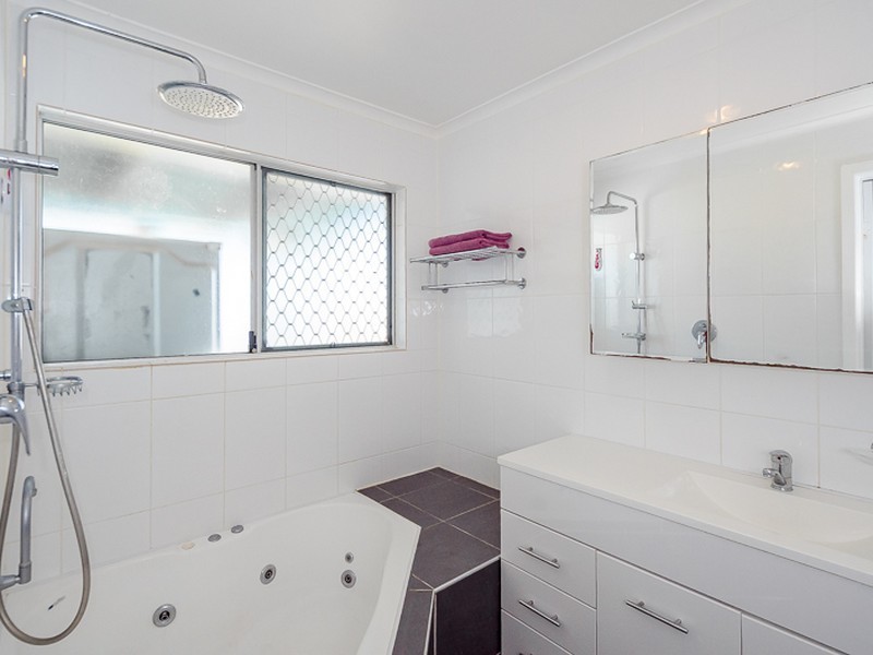 10 Saturn Crescent, Telina QLD 4680