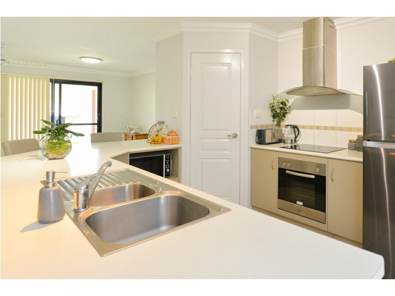 6 Bottlebrush Drive, Kirkwood QLD 4680
