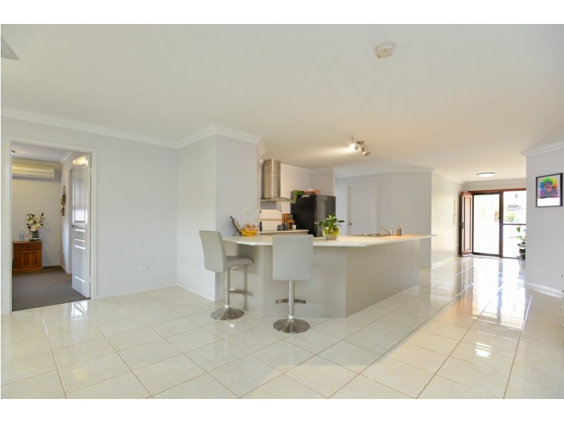 6 Bottlebrush Drive, Kirkwood QLD 4680