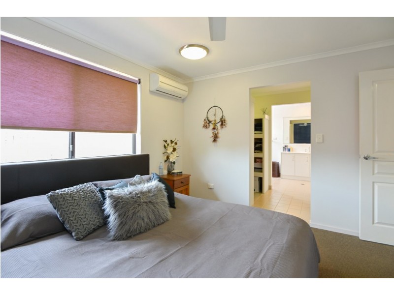 6 Bottlebrush Drive, Kirkwood QLD 4680