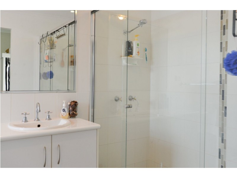 6 Bottlebrush Drive, Kirkwood QLD 4680