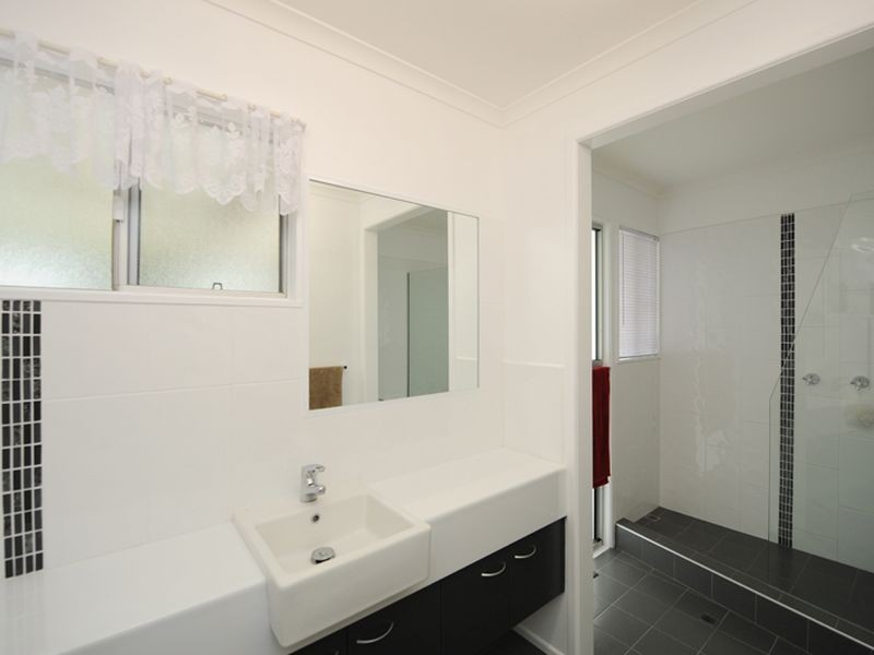 15 Hansen Crescent, Clinton QLD 4680
