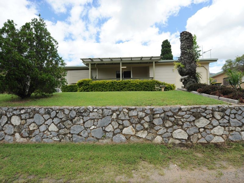 15 Hansen Crescent, Clinton QLD 4680