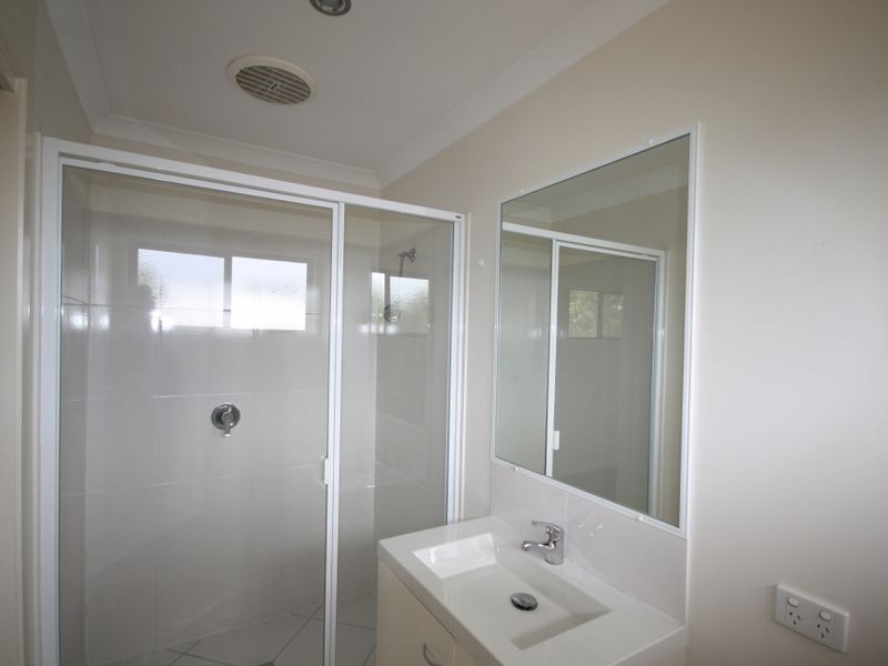 1 Lawson Court, Glen Eden QLD 4680