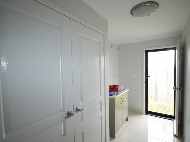 6 Bottlebrush Drive, Kirkwood QLD 4680