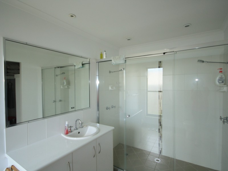 6 Bottlebrush Drive, Kirkwood QLD 4680