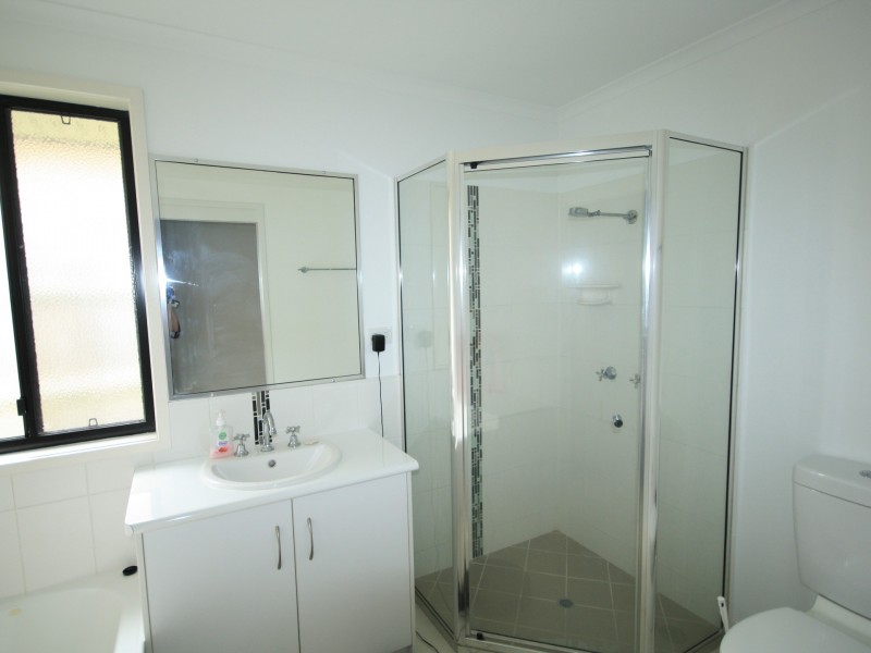 6 Bottlebrush Drive, Kirkwood QLD 4680