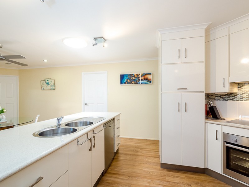 4 Michel Place, Telina QLD 4680