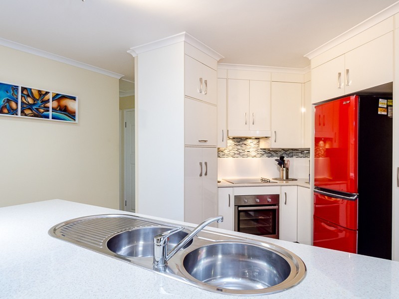 4 Michel Place, Telina QLD 4680