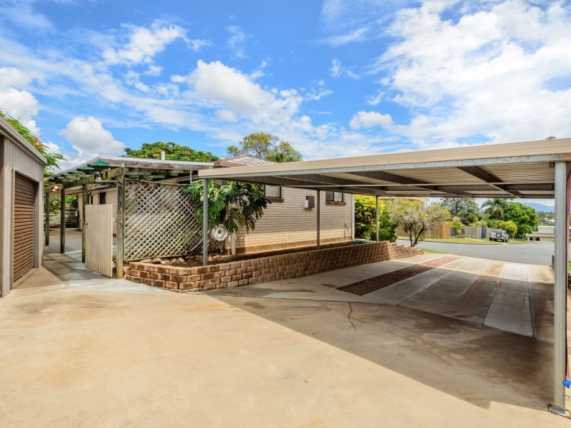 33 Hansen Crescent, Clinton QLD 4680