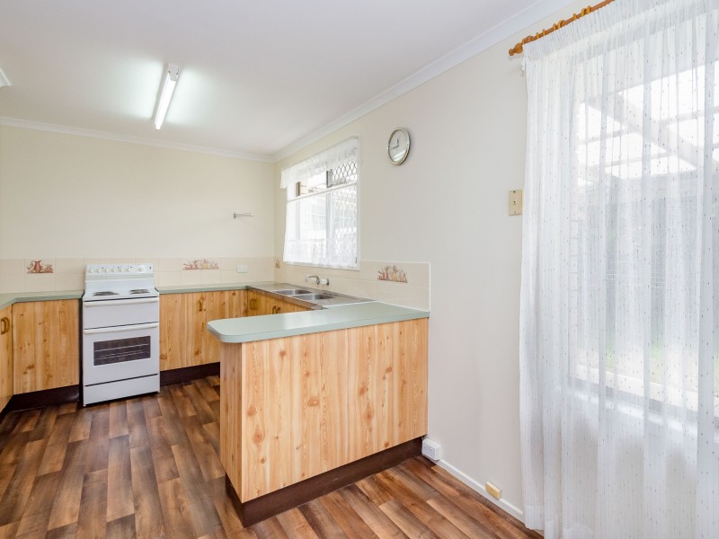 33 Hansen Crescent, Clinton QLD 4680