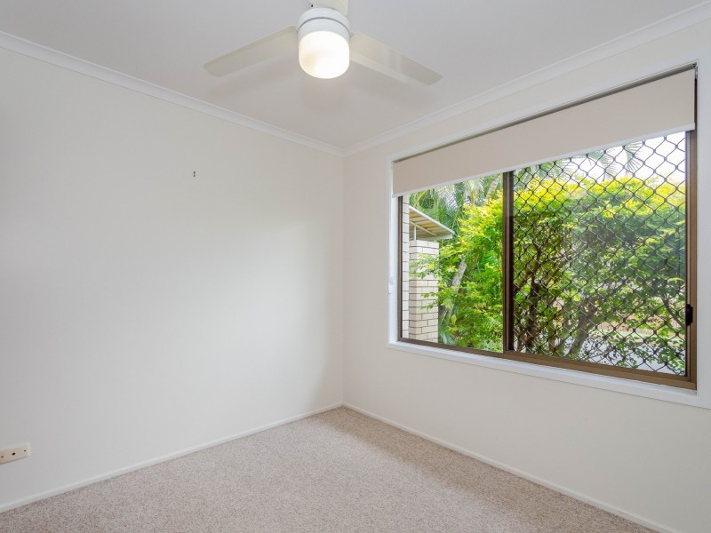 33 Hansen Crescent, Clinton QLD 4680