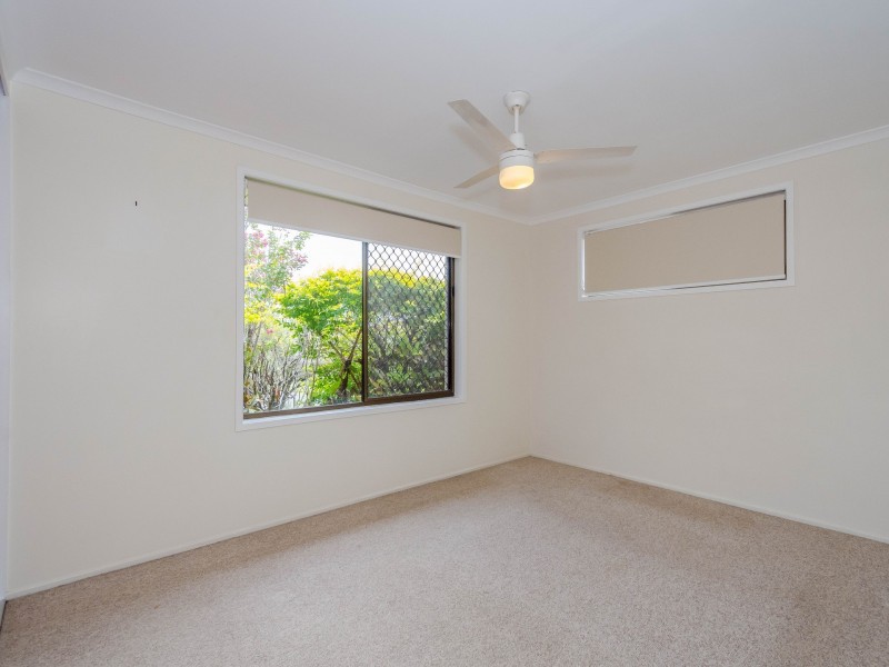 33 Hansen Crescent, Clinton QLD 4680