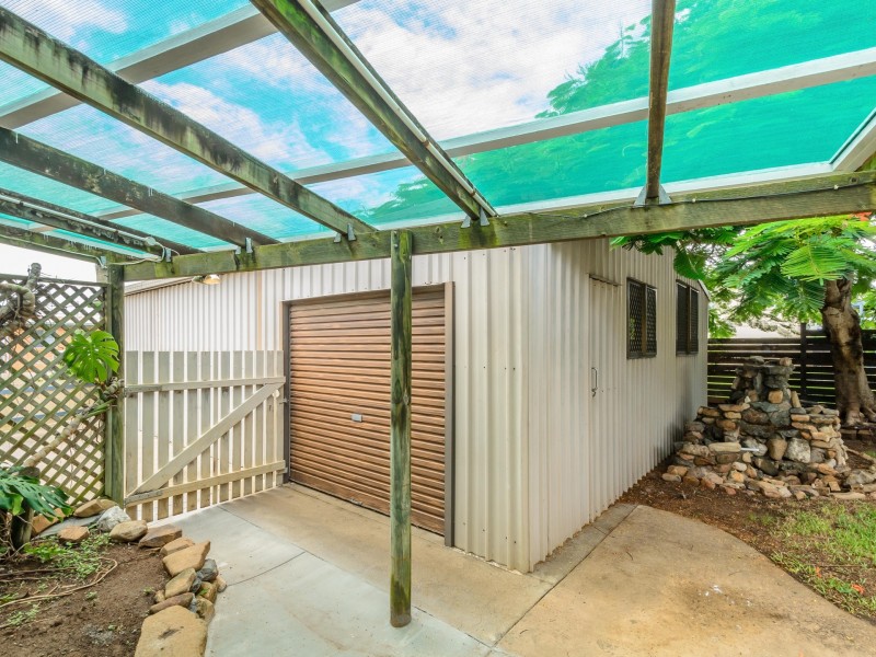 33 Hansen Crescent, Clinton QLD 4680