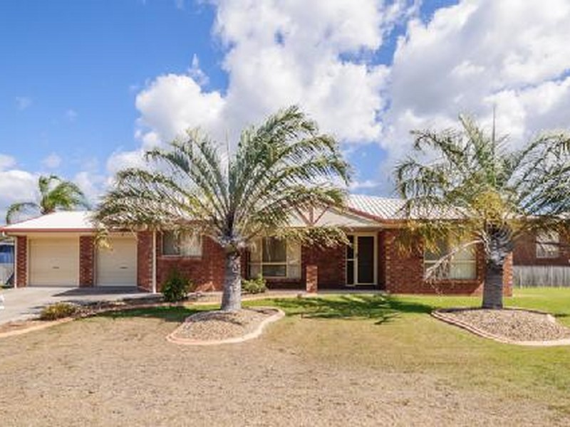 15 Hamilton Drive, Clinton QLD 4680