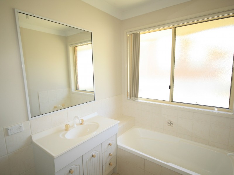 15 Hamilton Drive, Clinton QLD 4680