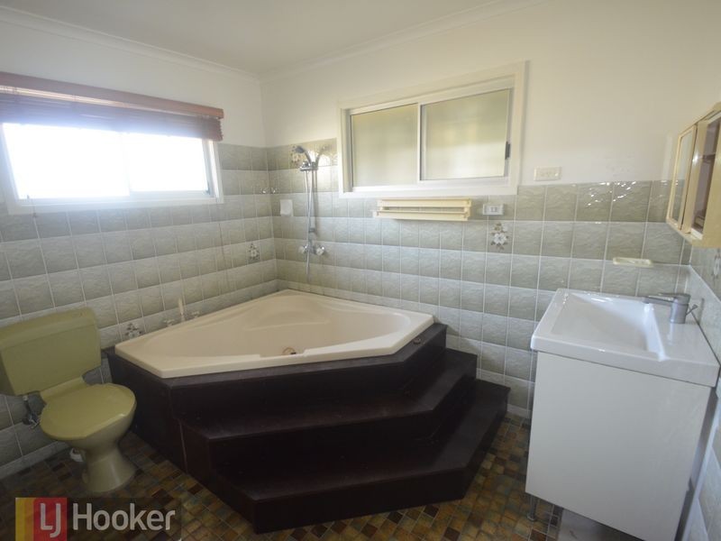 14 Squire Street, Toolooa QLD 4680