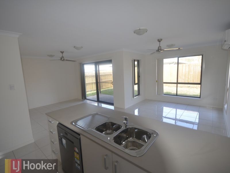 14 Seagull Boulevard, Kirkwood QLD 4680