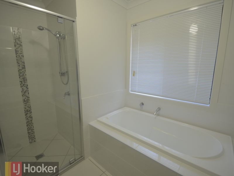 12 Seagull Boulevard, Kirkwood QLD 4680