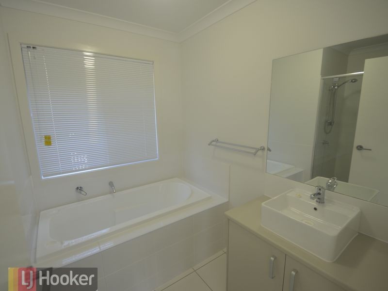 12 Seagull Boulevard, Kirkwood QLD 4680