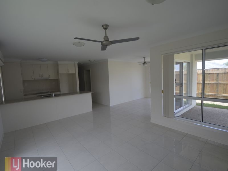 8 Seagull Boulevard, Kirkwood QLD 4680