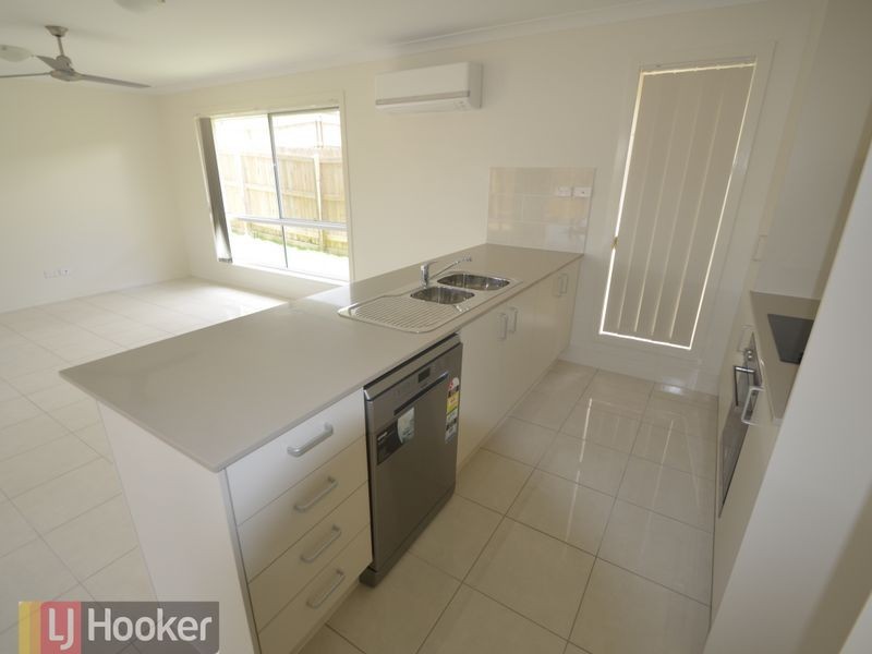 8 Seagull Boulevard, Kirkwood QLD 4680