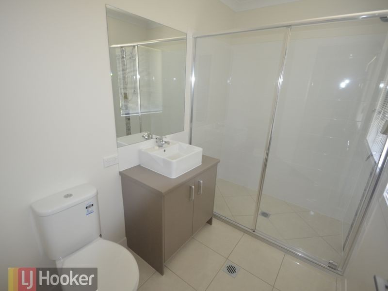 8 Seagull Boulevard, Kirkwood QLD 4680