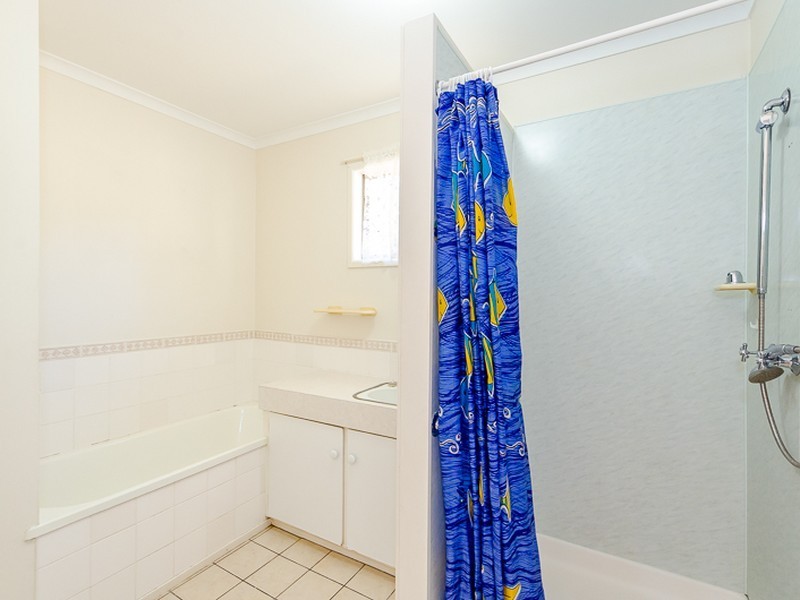 5 Gum Court, New Auckland QLD 4680