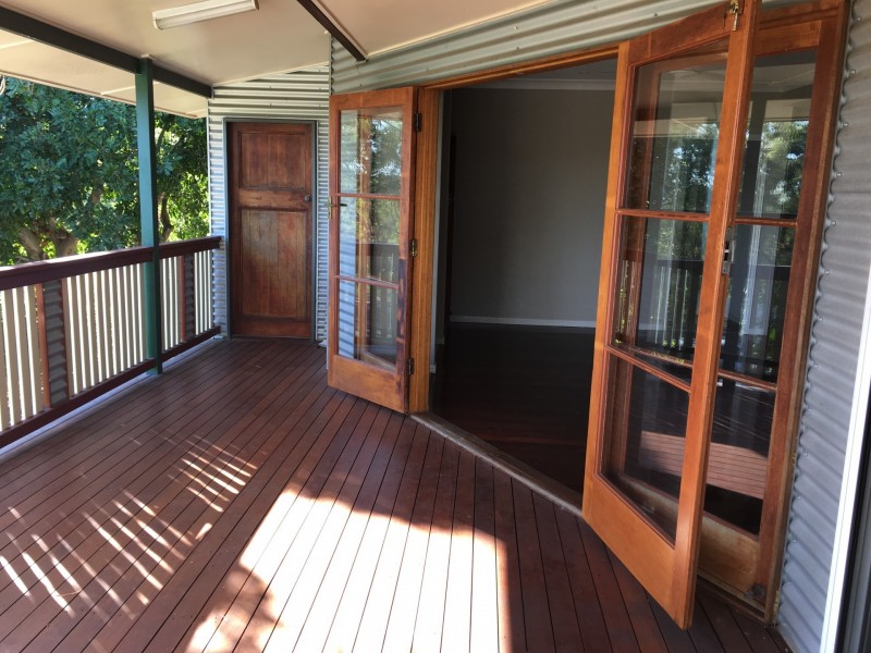 4 Nash Street, West Gladstone QLD 4680