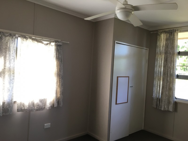 4 Nash Street, West Gladstone QLD 4680