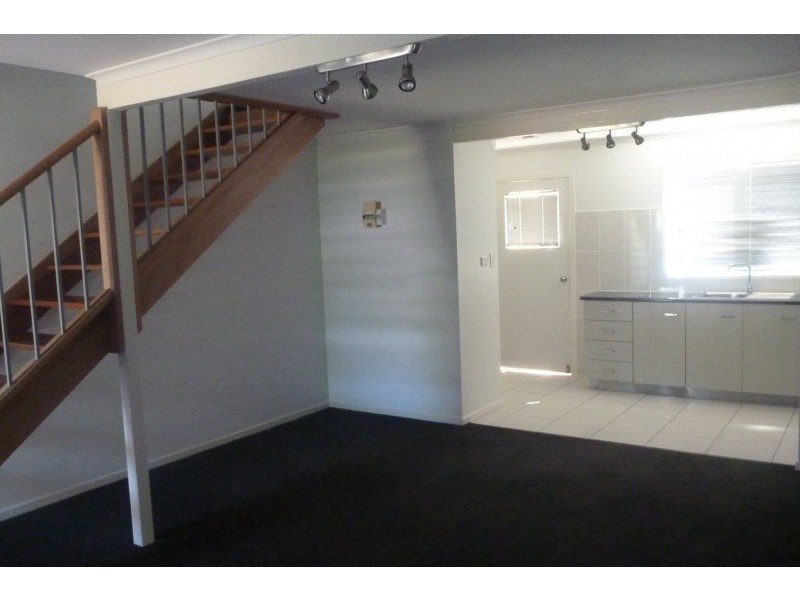 Unit 2/16 Mccann Street, South Gladstone QLD 4680