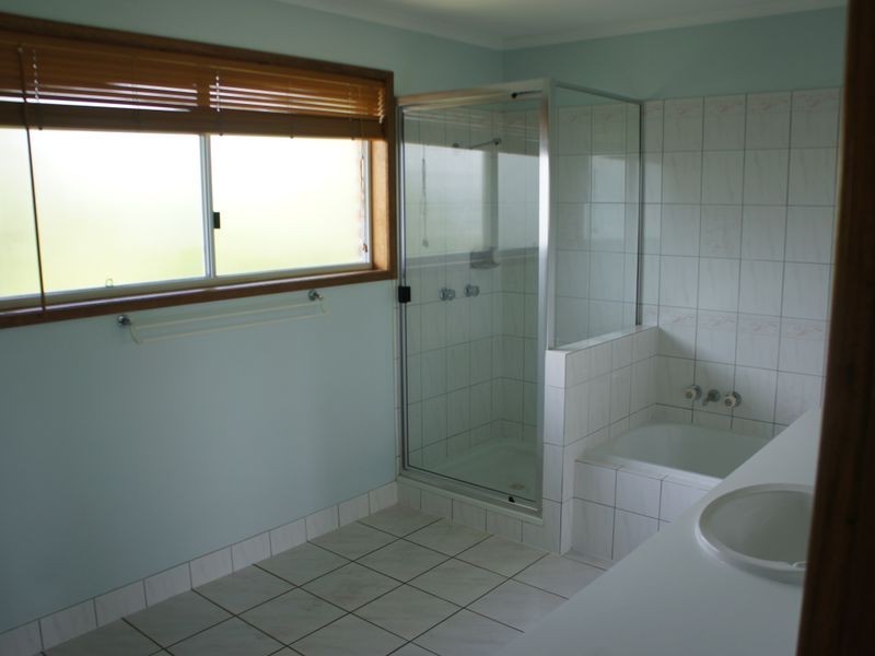 8 Columbia Avenue, Clinton QLD 4680