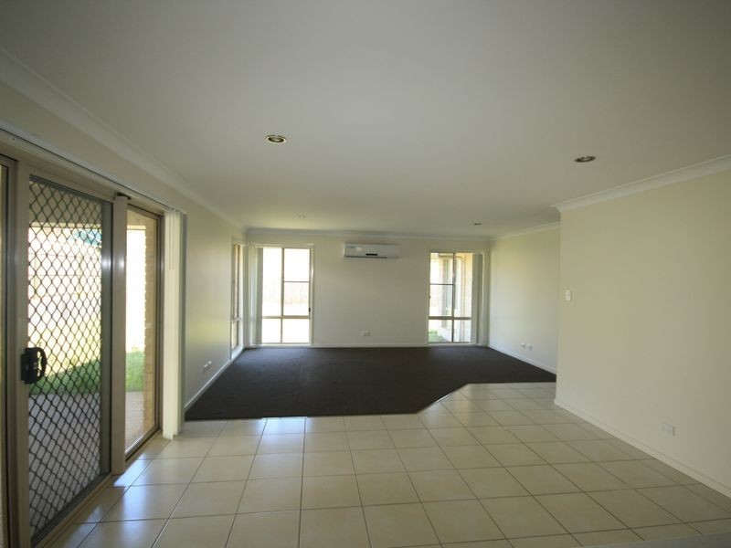30 Broadwater Place, New Auckland QLD 4680