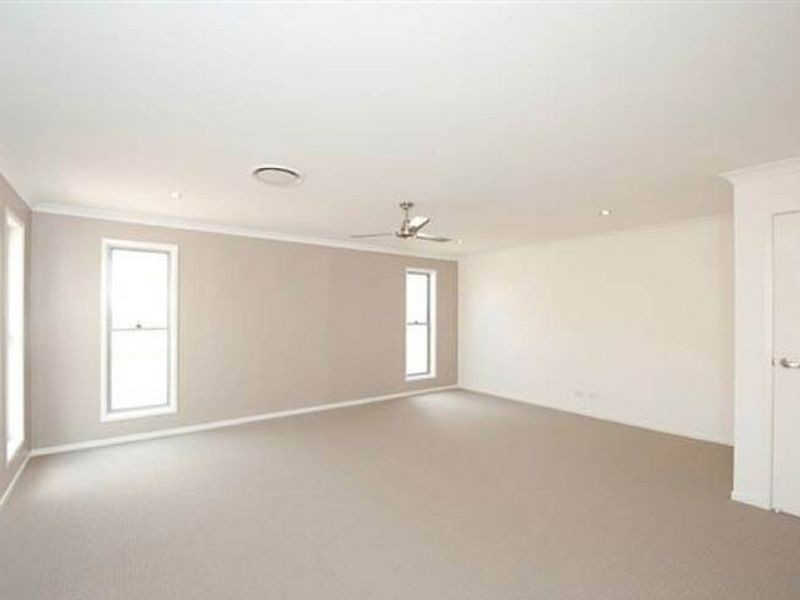 11 Iris Road, Kirkwood QLD 4680