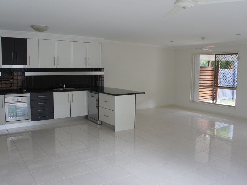 1/22 Viewpoint Way, New Auckland QLD 4680