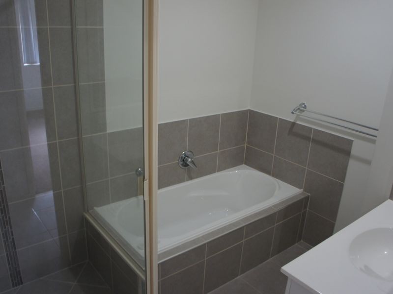 1/22 Viewpoint Way, New Auckland QLD 4680