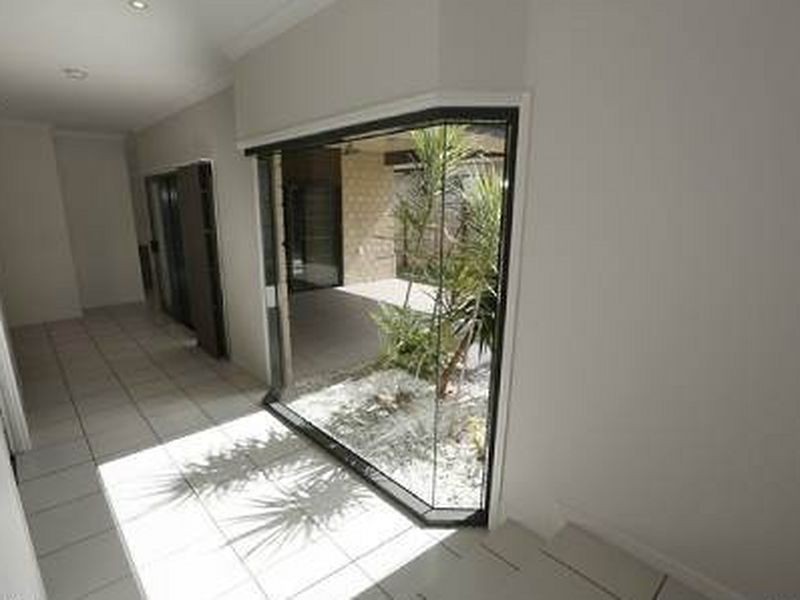 21 Larcom Rise, West Gladstone QLD 4680