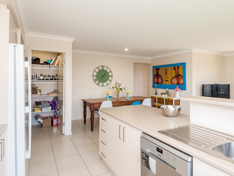 11 Bendee Street, Glen Eden QLD 4680