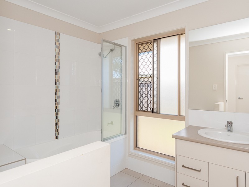 11 Bendee Street, Glen Eden QLD 4680