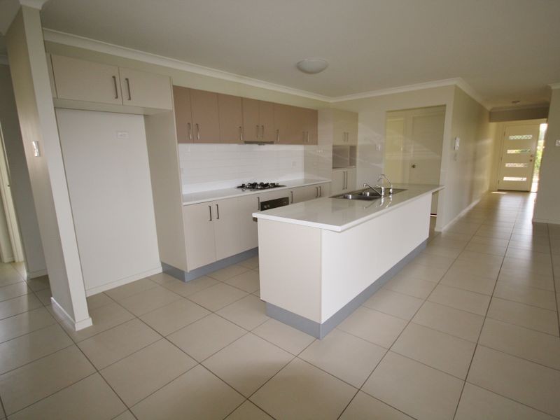 5 Amber Street, Kirkwood QLD 4680