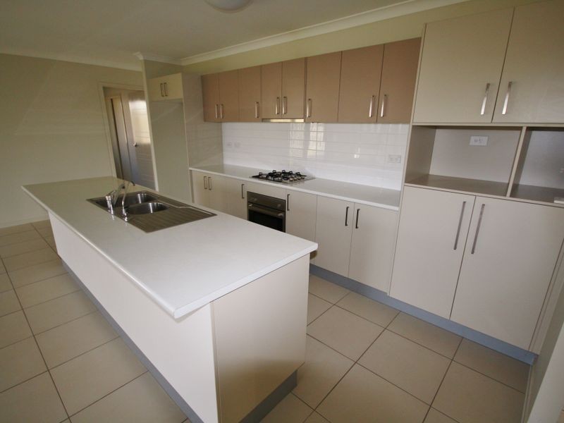 5 Amber Street, Kirkwood QLD 4680