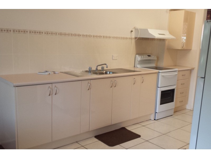 Unit 2/15 Roberts Street, South Gladstone QLD 4680