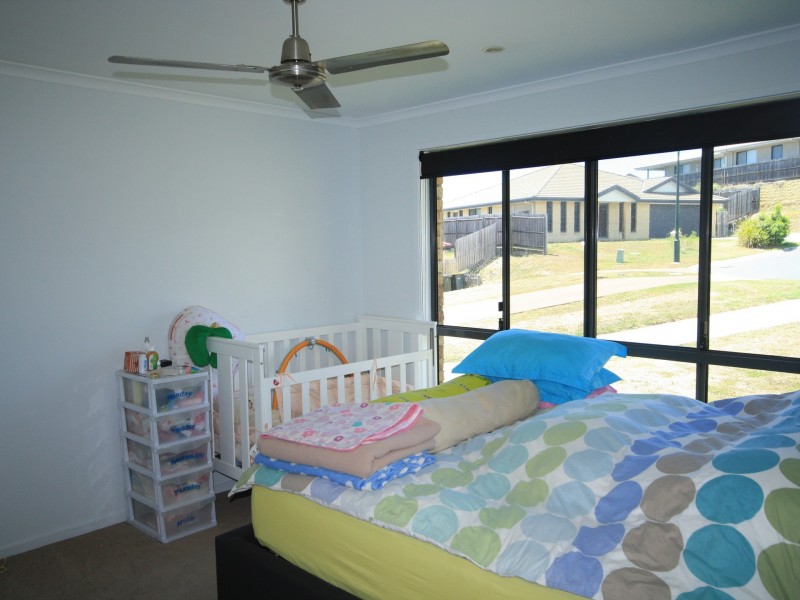 5 Hillview Place, New Auckland QLD 4680