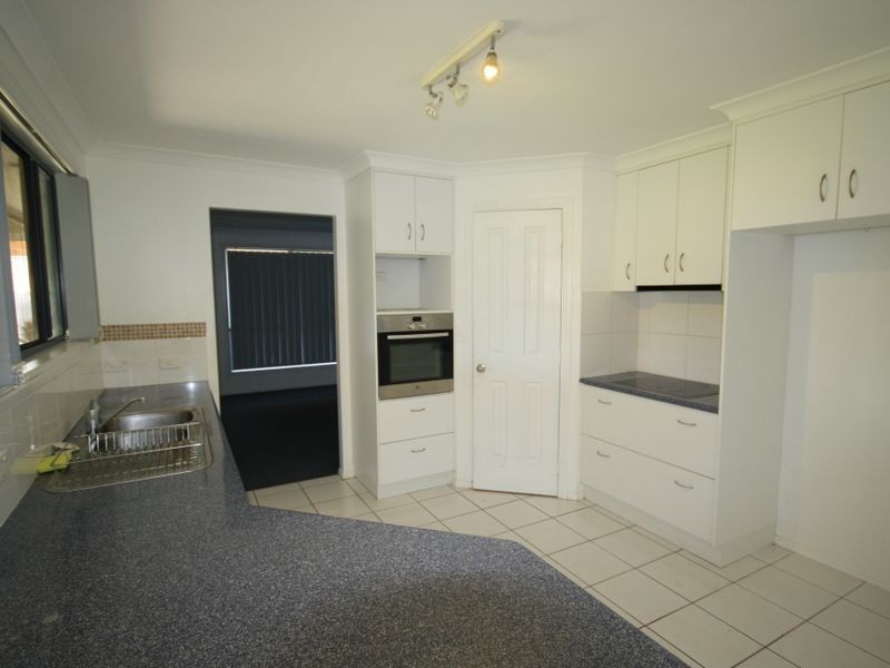 8 Reinaerhoff Crescent, Glen Eden QLD 4680