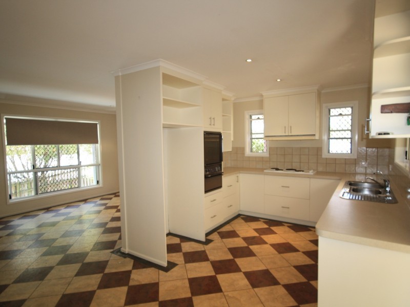 10 Kerry Court, New Auckland QLD 4680