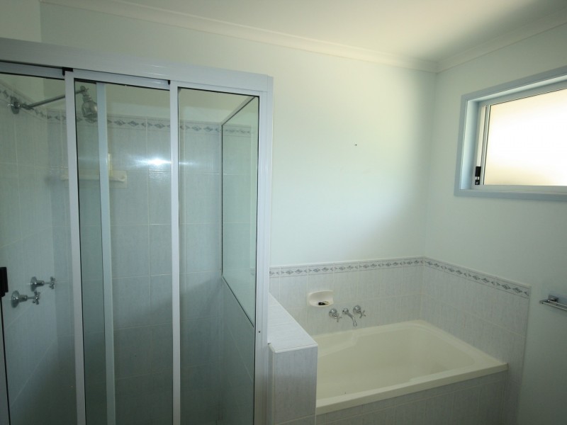 10 Kerry Court, New Auckland QLD 4680